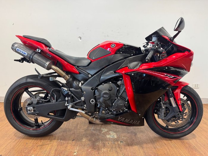 2013 Yamaha YZF-R1 MARS RED METALLIC