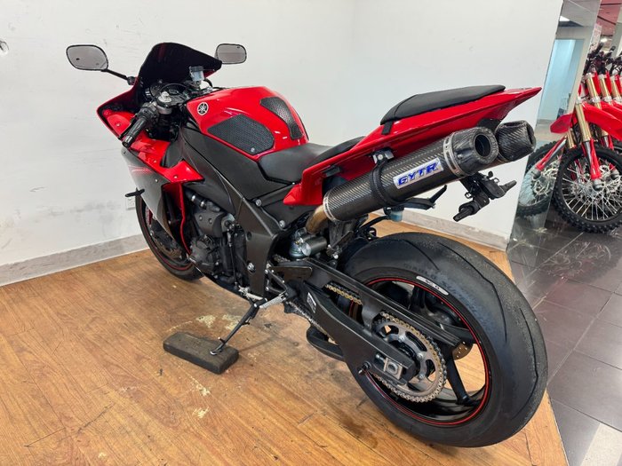 2013 Yamaha YZF-R1 MARS RED METALLIC