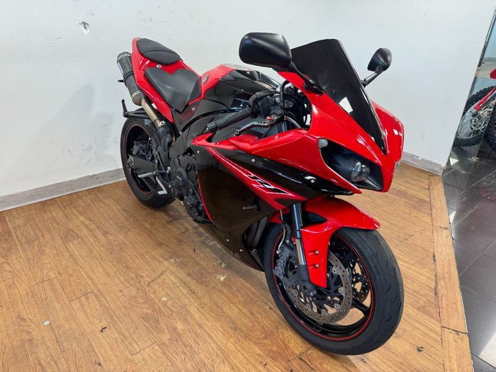 2013 Yamaha YZF-R1 MARS RED METALLIC