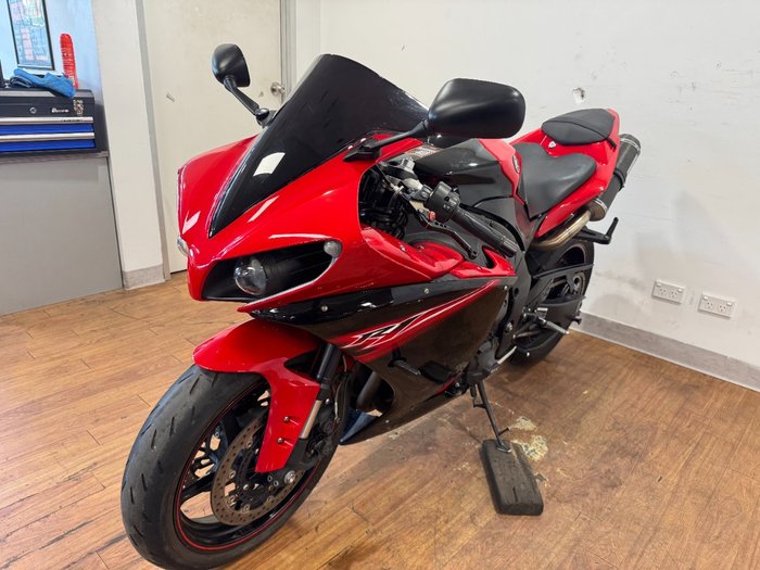 2013 Yamaha YZF-R1 MARS RED METALLIC