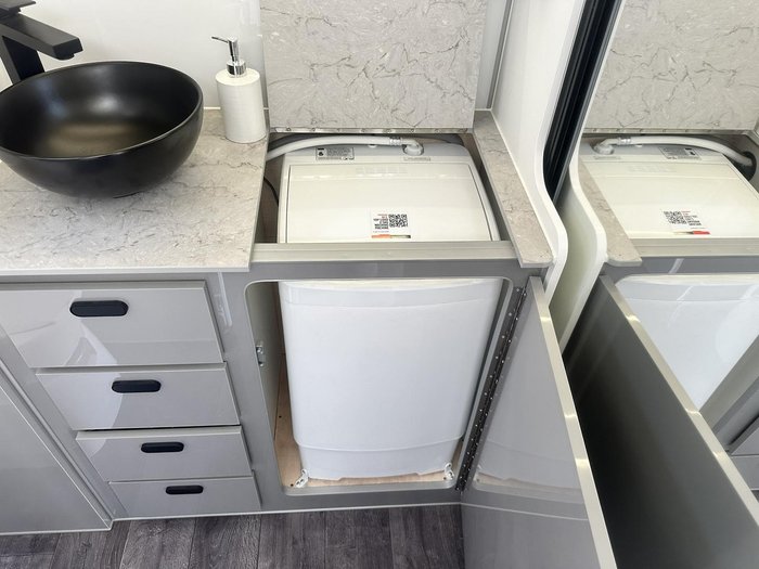 2025 JB Caravans Scorpion Sting Air 21'6 Rear Door