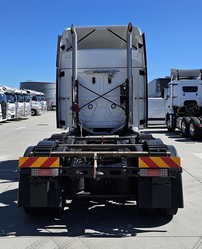 2024 Freightliner Cascadia 126 WHITE