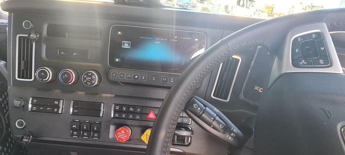 2024 Freightliner Cascadia 126 WHITE