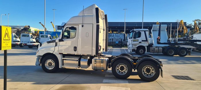 2024 Freightliner Cascadia 126 WHITE