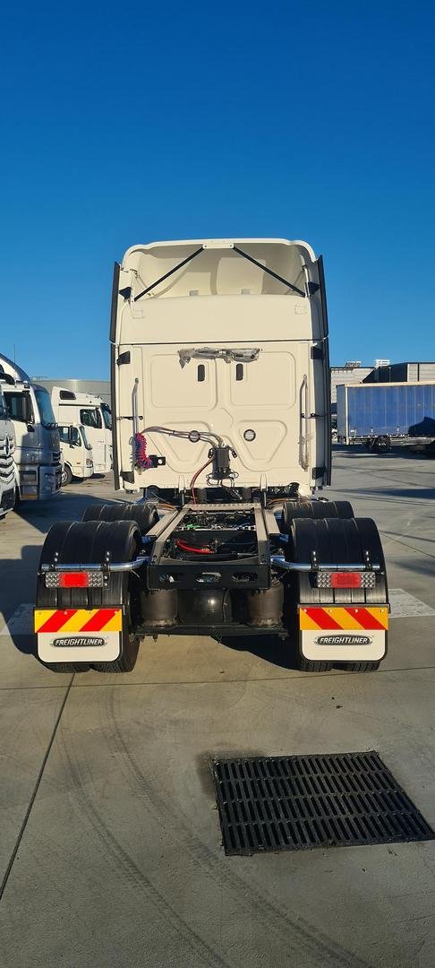 2024 Freightliner Cascadia 126 WHITE