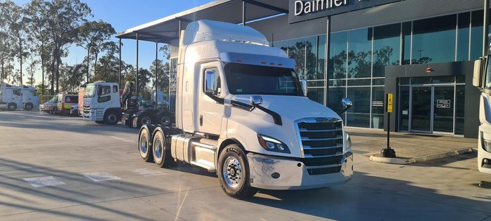 2024 Freightliner Cascadia 126 WHITE