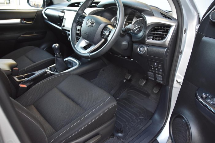 2025 Toyota Hilux SR5 GUN126R 4X4 Dual Range Stunning Silver