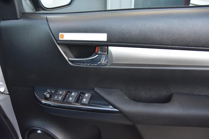 2025 Toyota Hilux SR5 GUN126R 4X4 Dual Range Stunning Silver