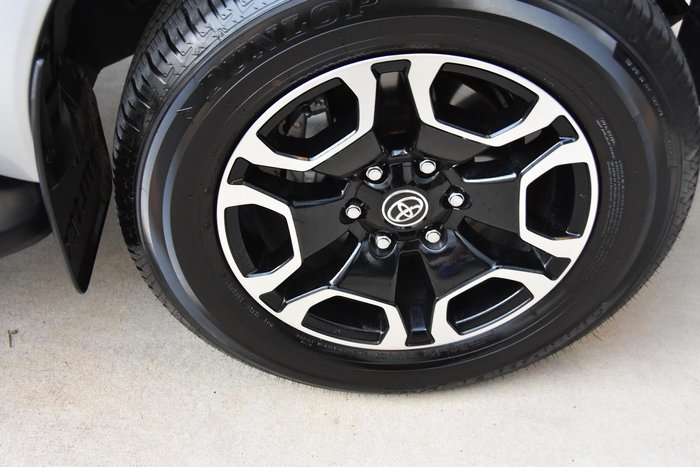 2025 Toyota Hilux SR5 GUN126R 4X4 Dual Range Stunning Silver