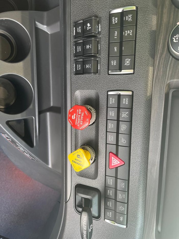 2024 Freightliner Cascadia 126 Tipper White