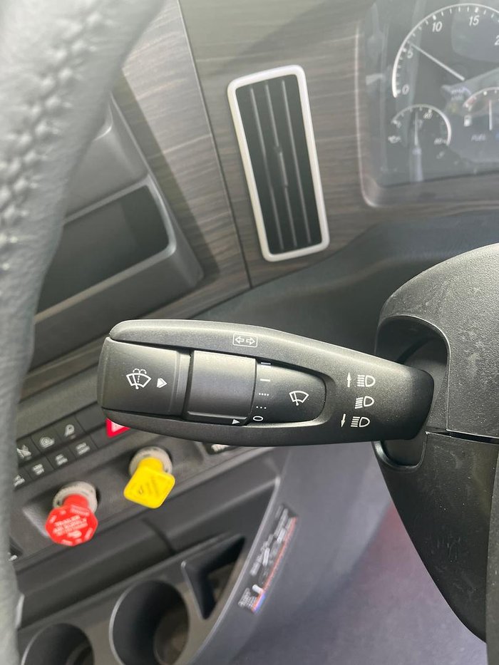 2024 Freightliner Cascadia 126 Tipper White