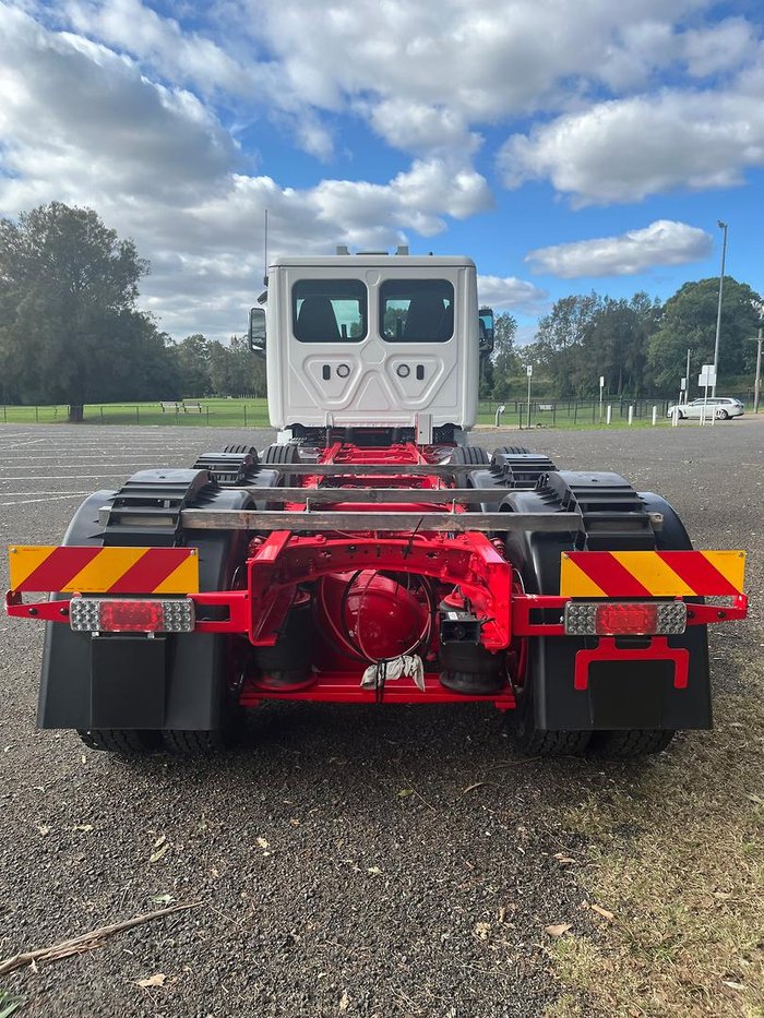 2024 Freightliner Cascadia 126 Tipper White