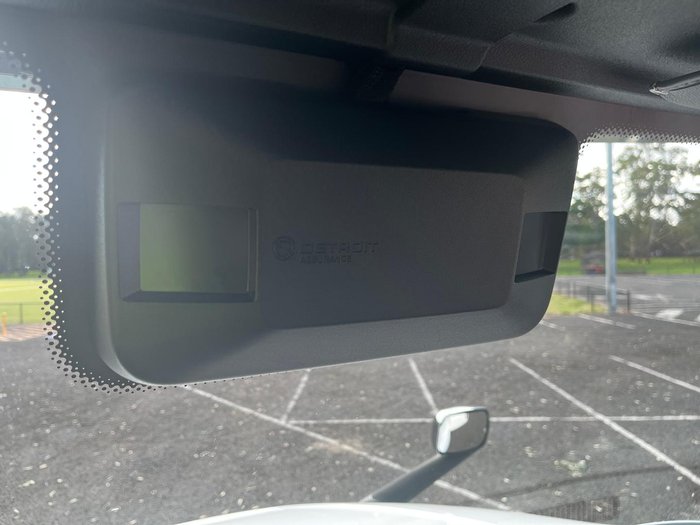 2024 Freightliner Cascadia 126 Tipper White