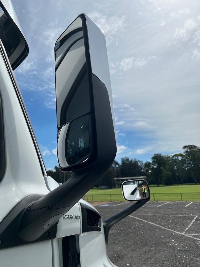 2024 Freightliner Cascadia 116 White