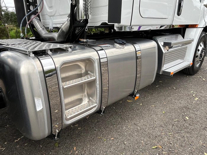 2025 Freightliner Cascadia 126 White