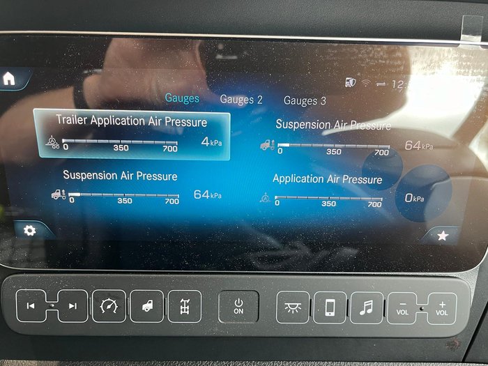 2025 Freightliner Cascadia 126 White