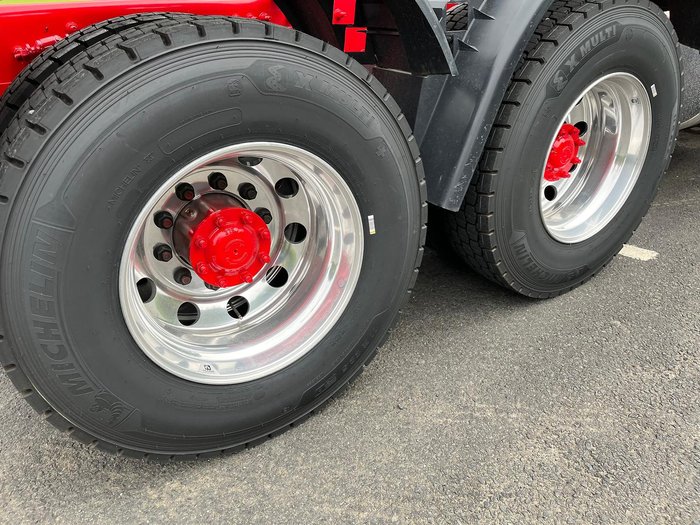 2024 Freightliner Cascadia 126 Tipper White