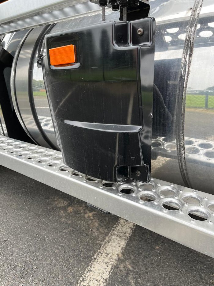 2024 Freightliner Cascadia 126 Tipper White