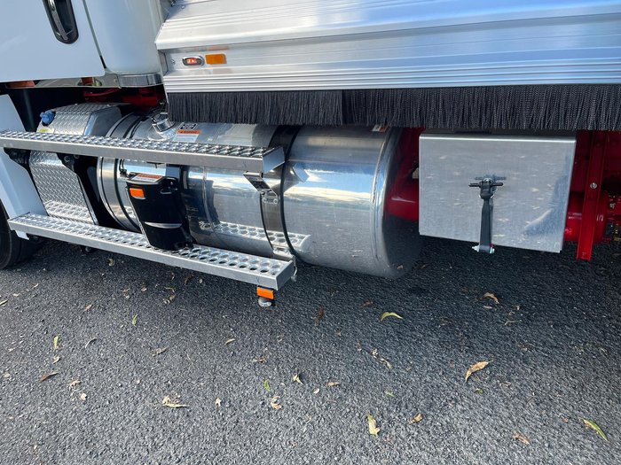 2024 Freightliner Cascadia 126 Tipper White