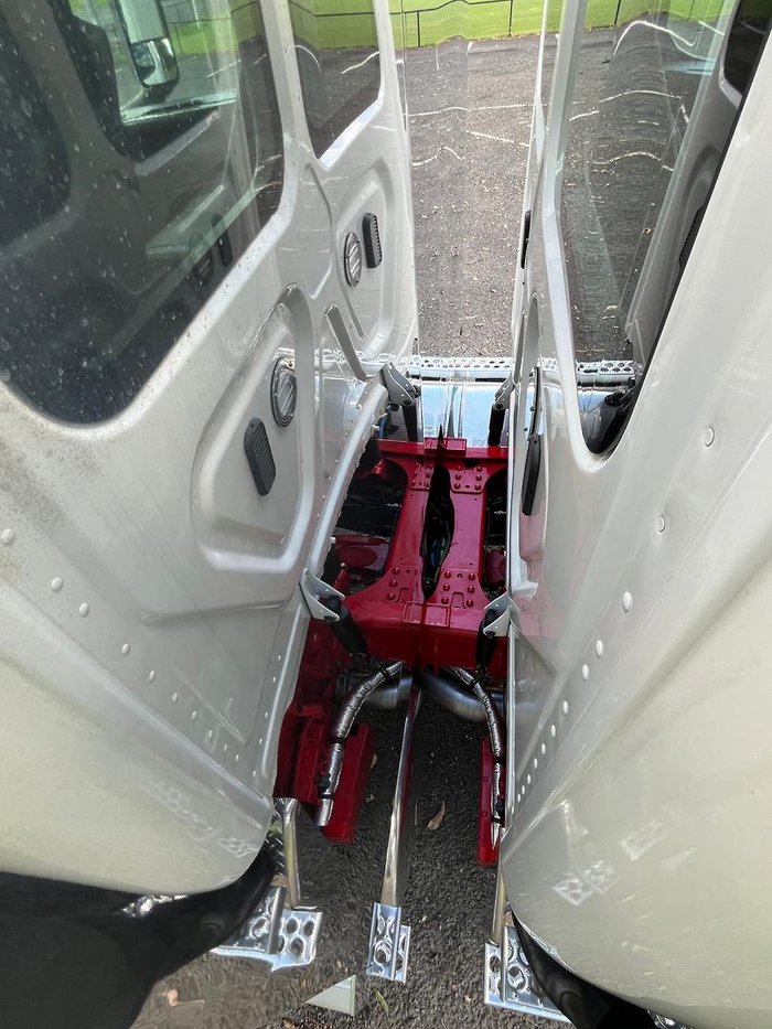 2024 Freightliner Cascadia 126 Tipper White