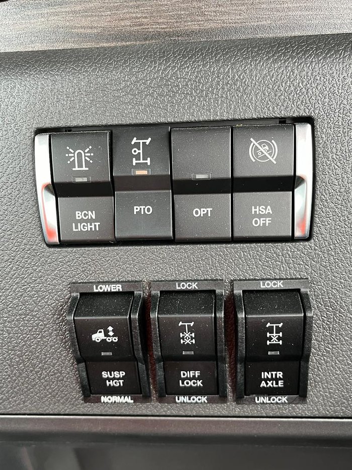 2024 Freightliner Cascadia 126 Tipper White