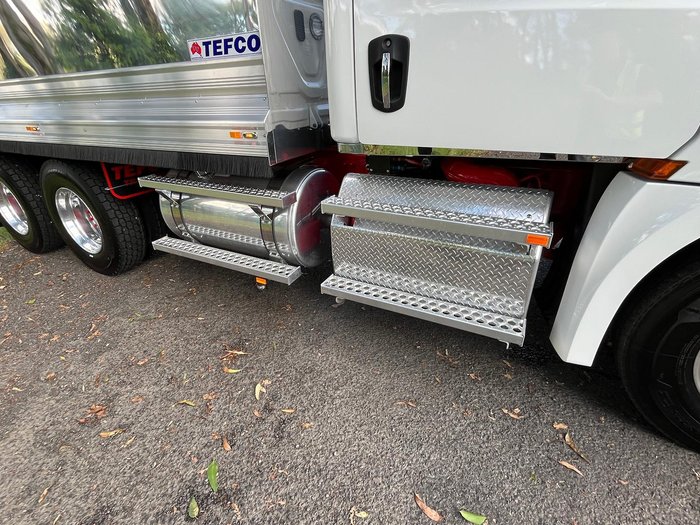 2024 Freightliner Cascadia 126 Tipper White
