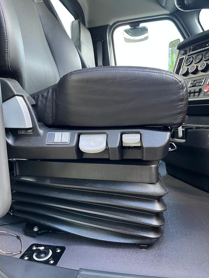 2024 Freightliner Cascadia 126 Tipper White