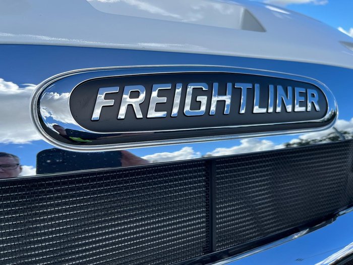 2024 Freightliner Cascadia 126 Tipper White