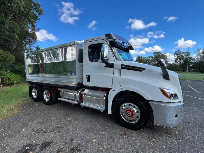 2024 Freightliner Cascadia 126 Tipper White