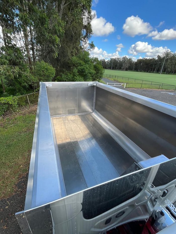 2024 Freightliner Cascadia 126 Tipper White