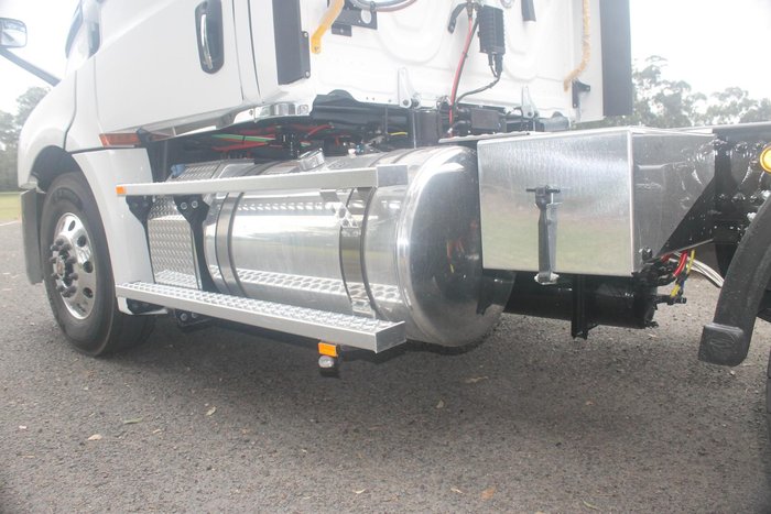 2024 Freightliner Cascadia 126 White