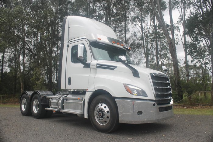 2024 Freightliner Cascadia 126 White