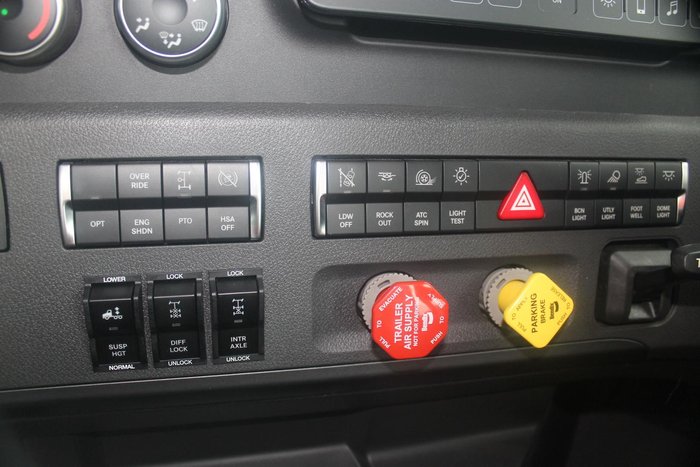 2024 Freightliner Cascadia 126 White