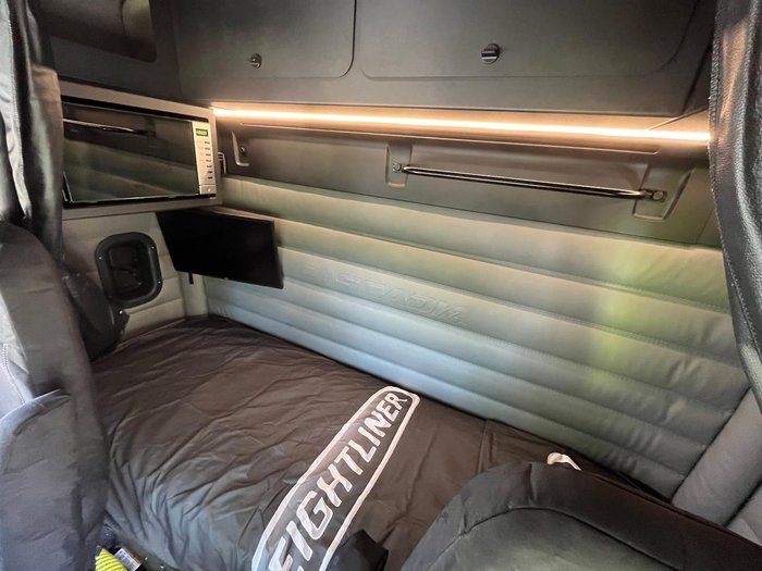 2025 Freightliner Cascadia 126 White