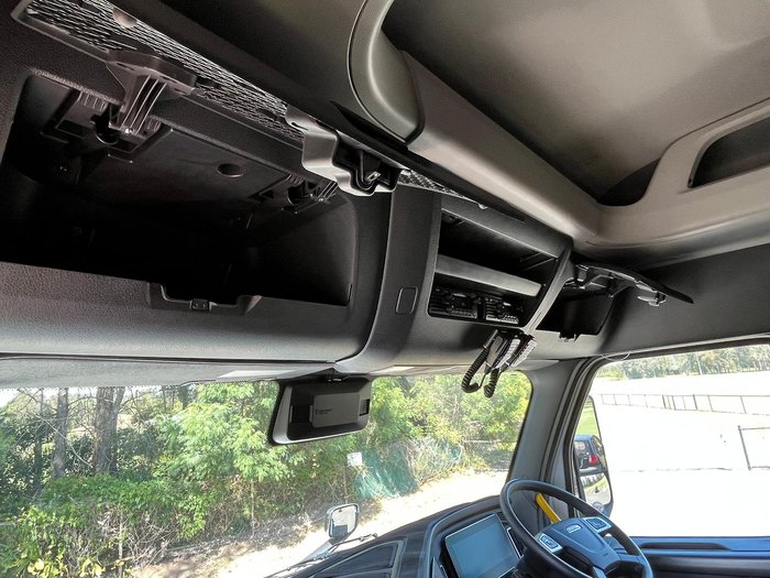 2025 Freightliner Cascadia 126 White