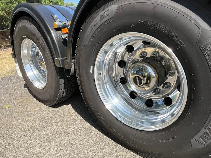 2025 Freightliner Cascadia 126 White