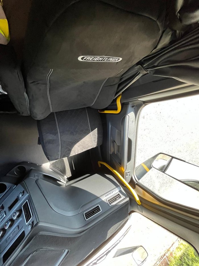 2025 Freightliner Cascadia 126 White