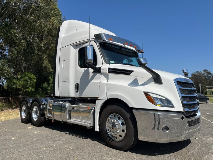 2025 Freightliner Cascadia 126 White
