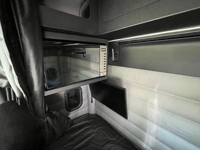 2025 Freightliner Cascadia 126 White