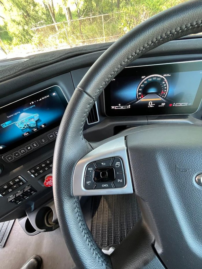 2025 Freightliner Cascadia 126 White