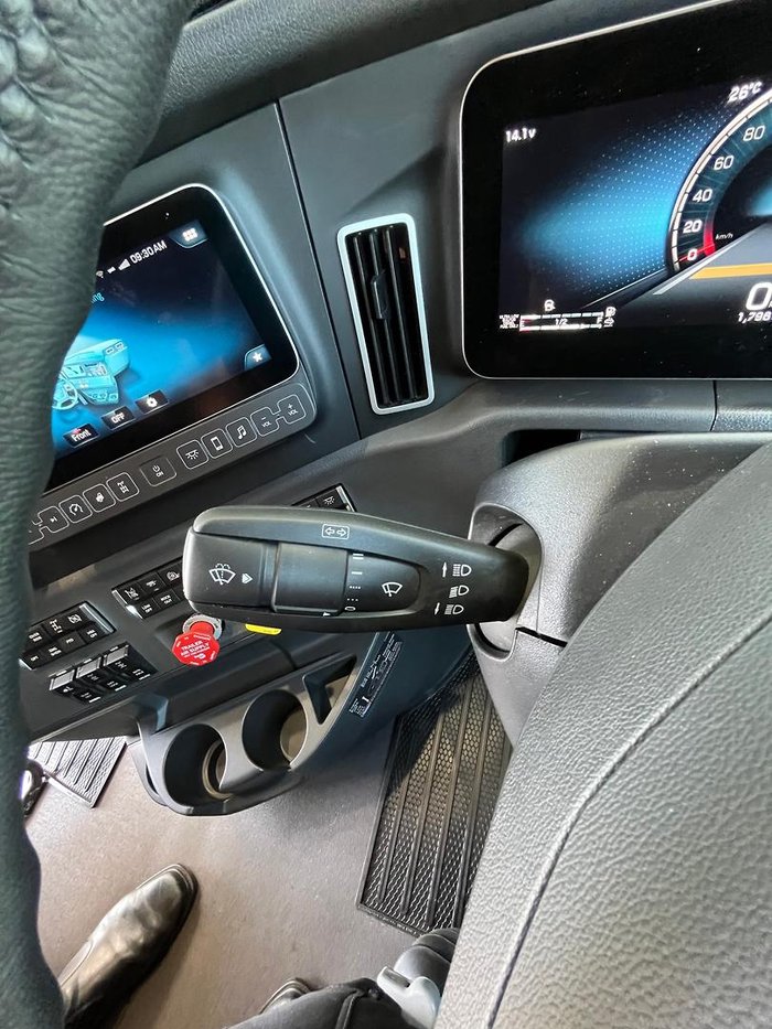 2025 Freightliner Cascadia 126 White