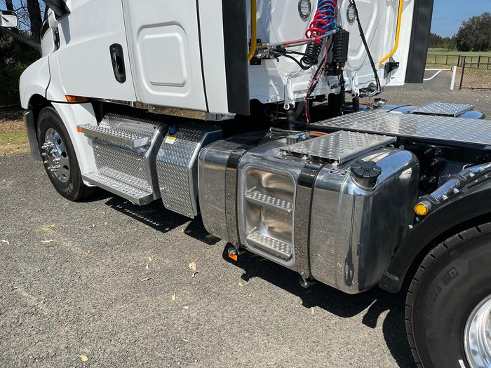 2025 Freightliner Cascadia 126 White