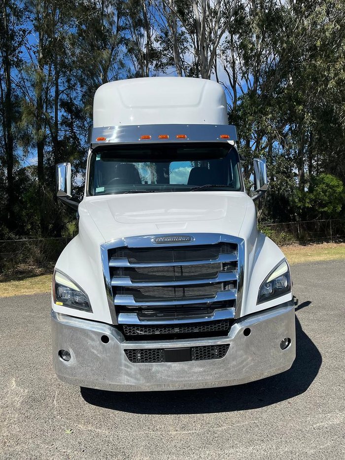 2023 Freightliner Cascadia 126 White