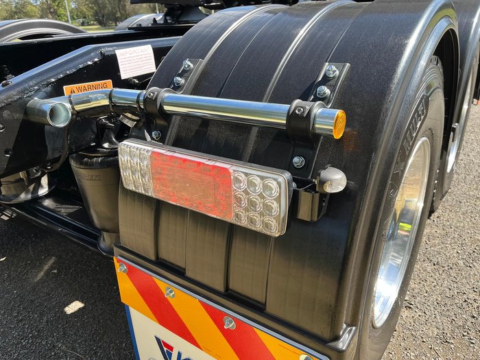 2023 Freightliner Cascadia 126 White