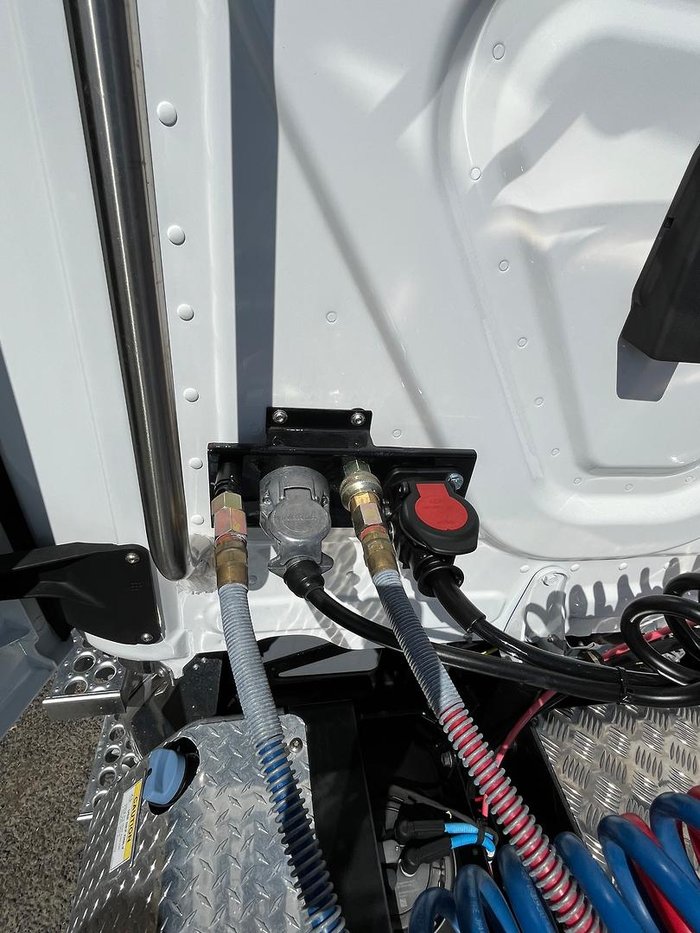 2023 Freightliner Cascadia 126 White