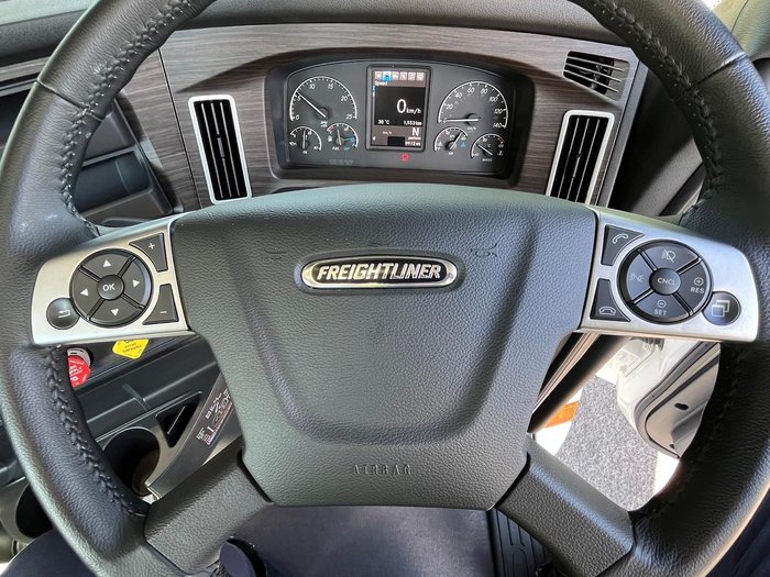 2023 Freightliner Cascadia 126 White