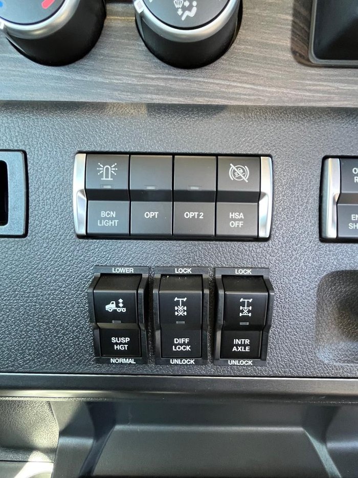 2023 Freightliner Cascadia 126 White