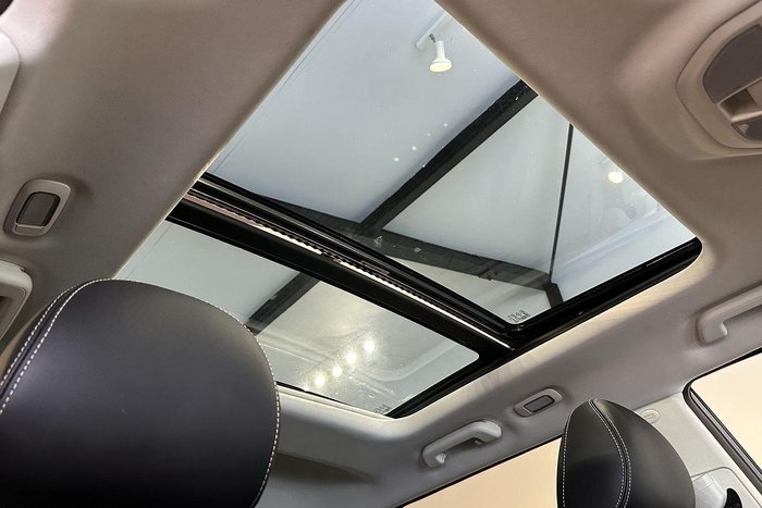 2025 Mahindra XUV3XO AX7L