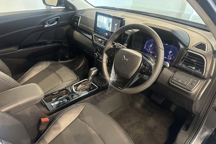 2025 Mahindra XUV3XO AX7L