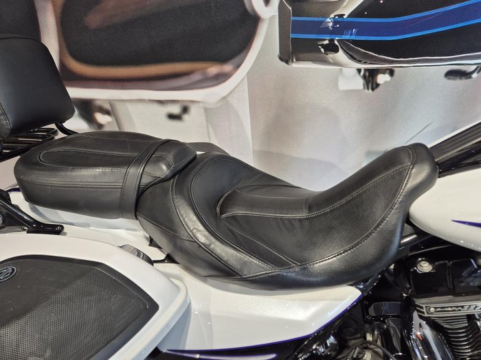 2015 Harley-Davidson CVO Street Glide 110 (FLHXSE) CVO White